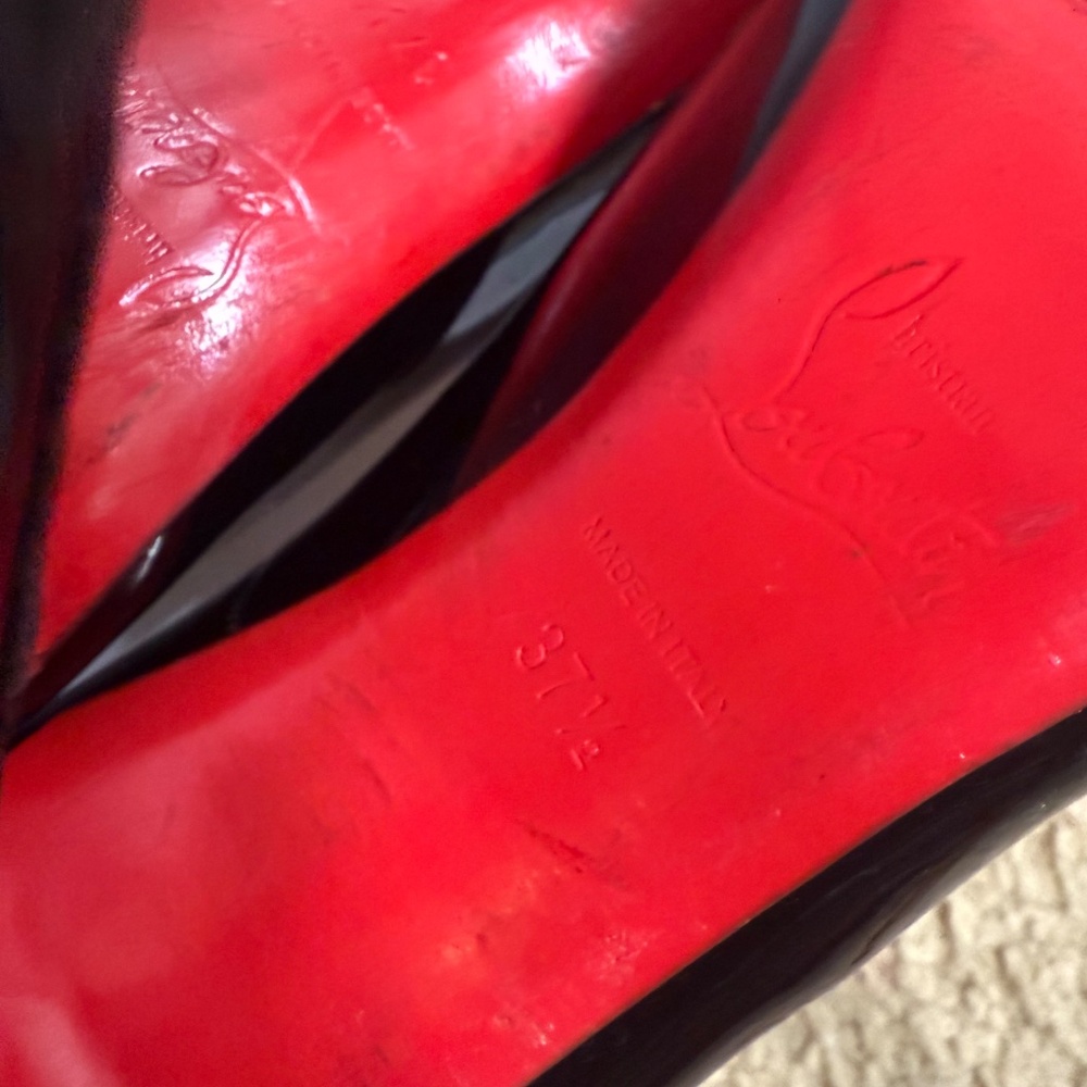 Classic Black Christian Louboutin Heels ( Pre-Loved 6/10 Condtion) - Picture 5 of 6